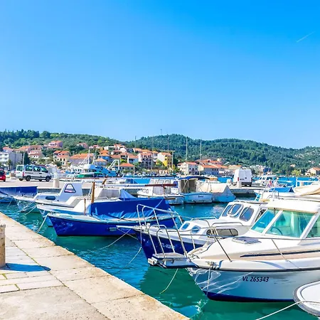 M&n Vela Luka