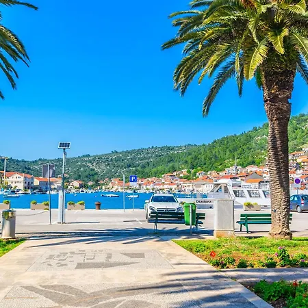 M&n Vela Luka